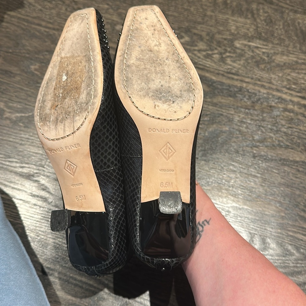 Edgy black leather snakeskin studded kitten heels pumps 6.5 - Picture 8 of 8